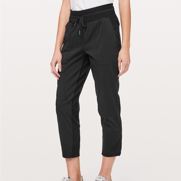 Lululemon Dance Studio Crop Sz 6 - Picture 1 of 2